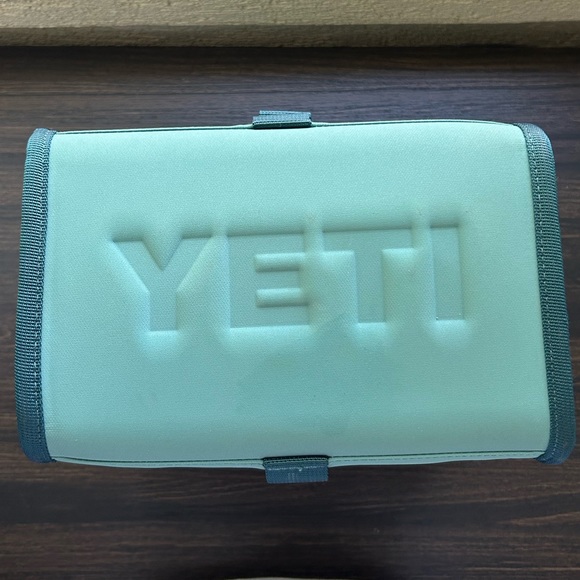 YETI DAY TRIP LUNCHBOX RIVER GREEN LIMITED EDITION - Picture 4 of 7